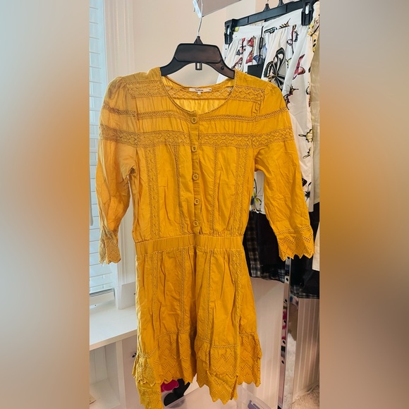 Tularosa Dresses & Skirts - Tularosa size Small Yellow Lace Button-Down Dress
